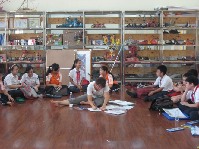 Học Mỹ thuật với giáo viên người Mỹ ở trường Nguyễn Tất Thành