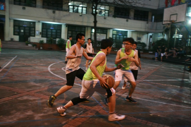 Bán kết giải bóng rổ học sinh: Nghẹt thở, kịch tính, đầy cảm xúc