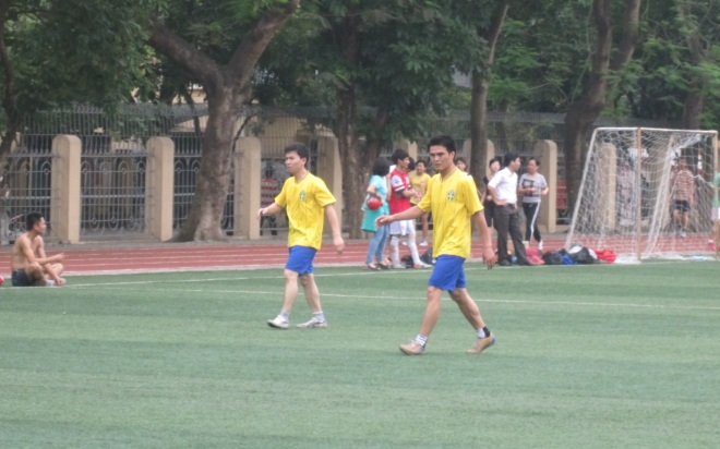 Giải bóng đá cán bộ trường ĐHSP Hà Nội: Chiến thắng tưng bừng ngày đầu ra quân