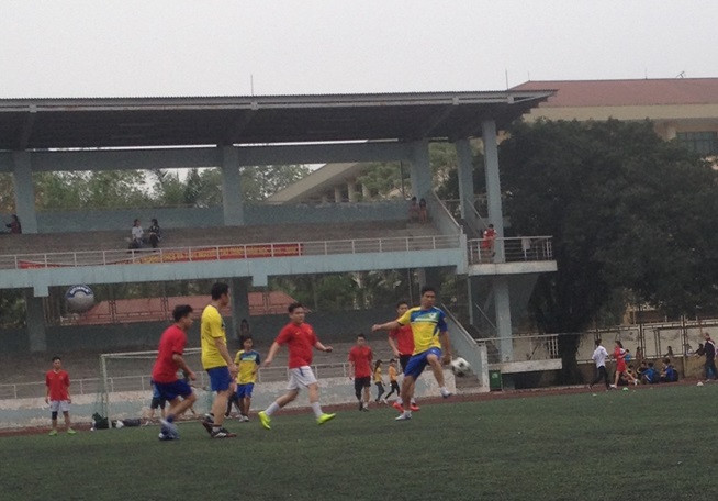 Giải bóng đá cán bộ trường ĐHSP Hà Nội: Tấm vé đầu tiên vào chung kết