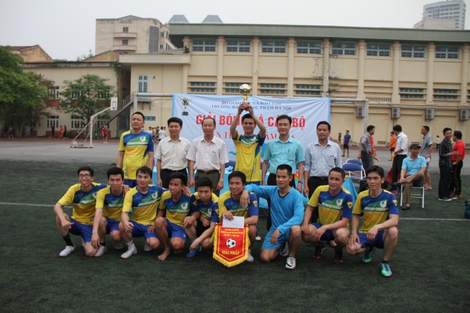 Giải bóng đá cán bộ trường ĐHSP Hà Nội: Giành lại ngôi vương