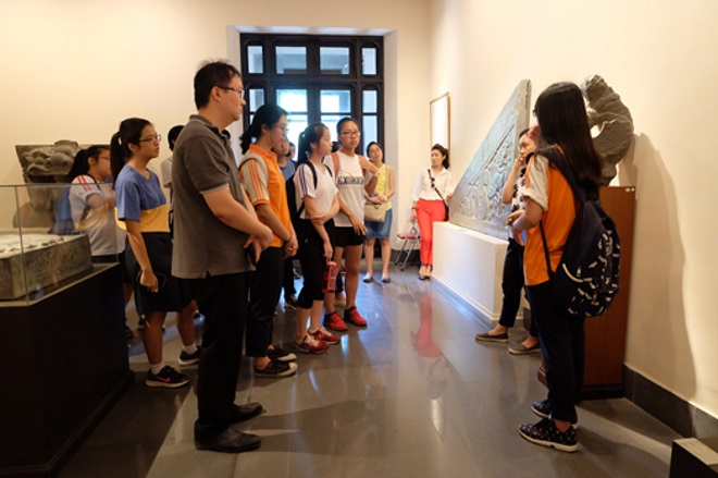 Anderson Junior College tham quan Bảo tàng Mỹ thuật Việt Nam