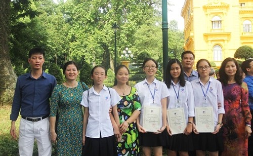 Trường Nguyễn Tất Thành báo công dâng Bác
