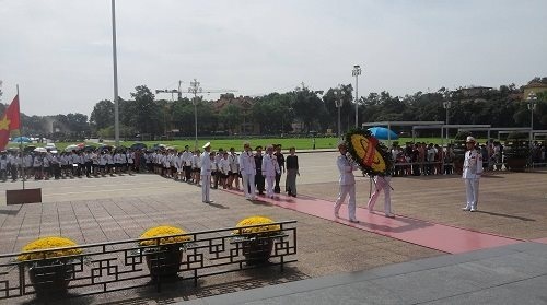 Trường THCS & THPT Nguyễn Tất Thành: Báo công dâng Bác