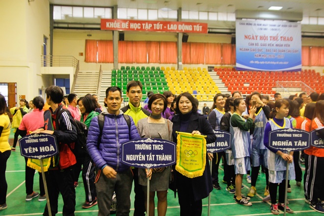 Ngày hội thể thao CB, GV, NV ngành GD–ĐT quận Cầu Giấy: trường Nguyễn Tất Thành gặt hái thành công