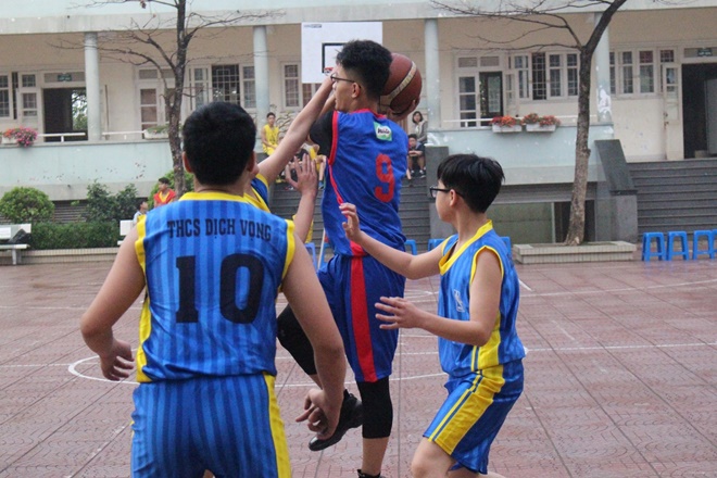 Đội tuyển bóng rổ trường Nguyễn Tất Thành chiến thắng áp đảo tại vòng loại Bóng rổ cấp THCS