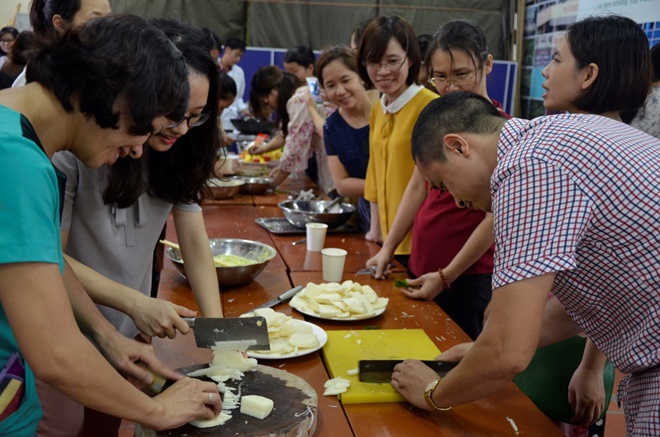 Lớp học nấu ăn đặc biệt chào mừng ngày Phụ nữ Việt Nam