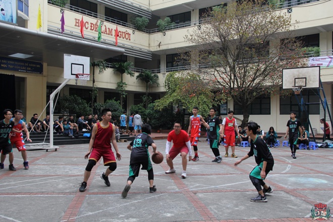 Giải bóng rổ trường Nguyễn Tất Thành 2017 - 2018: Gay cấn từ những ngày thi đấu đầu tiên