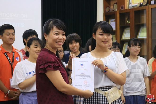 Buổi chia tay đầy cảm xúc của học sinh Nhật Bản với học sinh Nguyễn Tất Thành