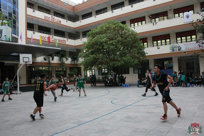 Khai màn giải bóng rổ THCS & THPT Nguyễn Tất Thành: Bước chạy đà hoàn hảo của 10N2