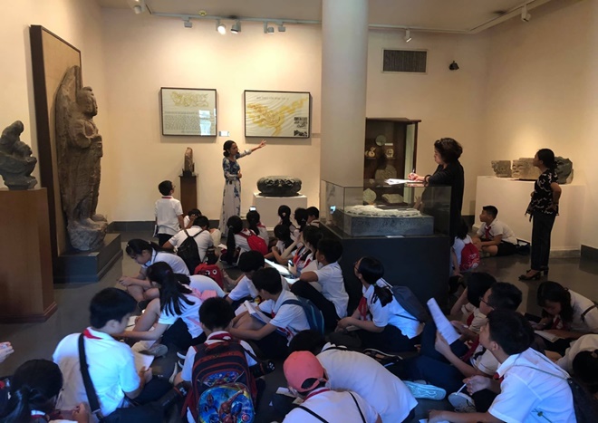 Hoạt động học tập liên môn lí thú tại Bảo tàng Mĩ thuật Việt Nam của học sinh khối 6