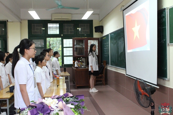 Lễ chào cờ đặc biệt giữa mùa dịch Covid-19 của học sinh Trường Nguyễn Tất Thành