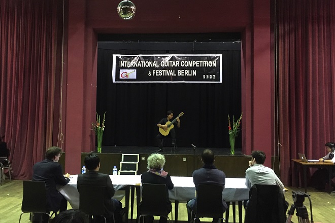 Thầy giáo Đào Như Khánh đoạt giải đặc biệt trong Cuộc thi Guitar quốc tế Berlin