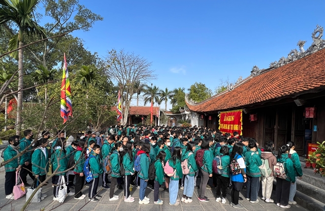 Chương trình học tập trải nghiệm “Tự hào nước Việt” tại Côn Sơn - Kiếp Bạc