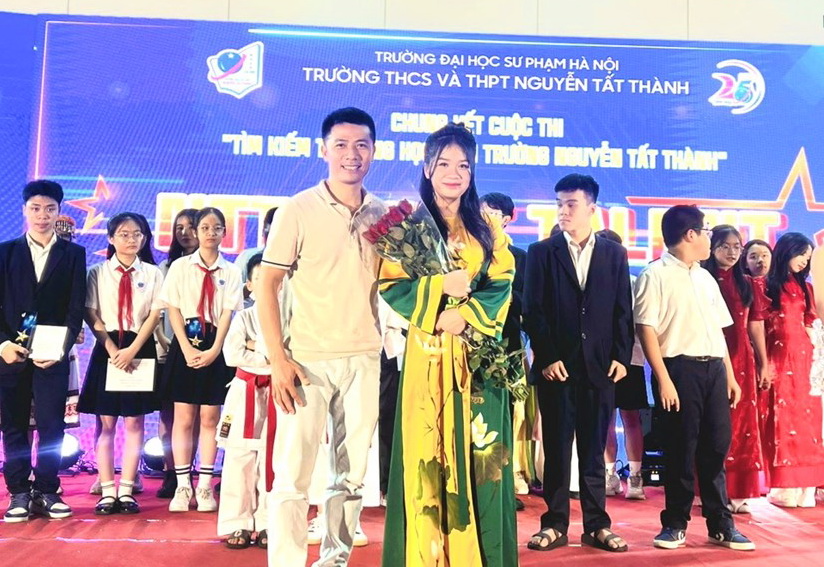 Ca nương nhí Diệu Anh giành quán quân tài năng trường Nguyễn Tất Thành bằng "Ngãi mẹ sinh thành"