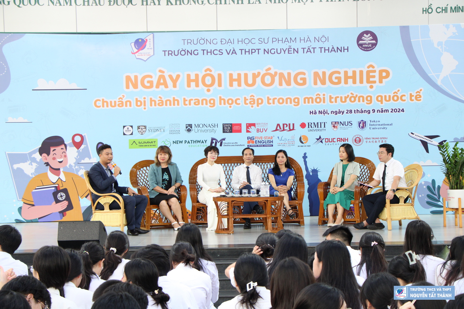 Ngày hội hướng nghiệp - Chuẩn bị hành trang học tập trong môi trường quốc tế