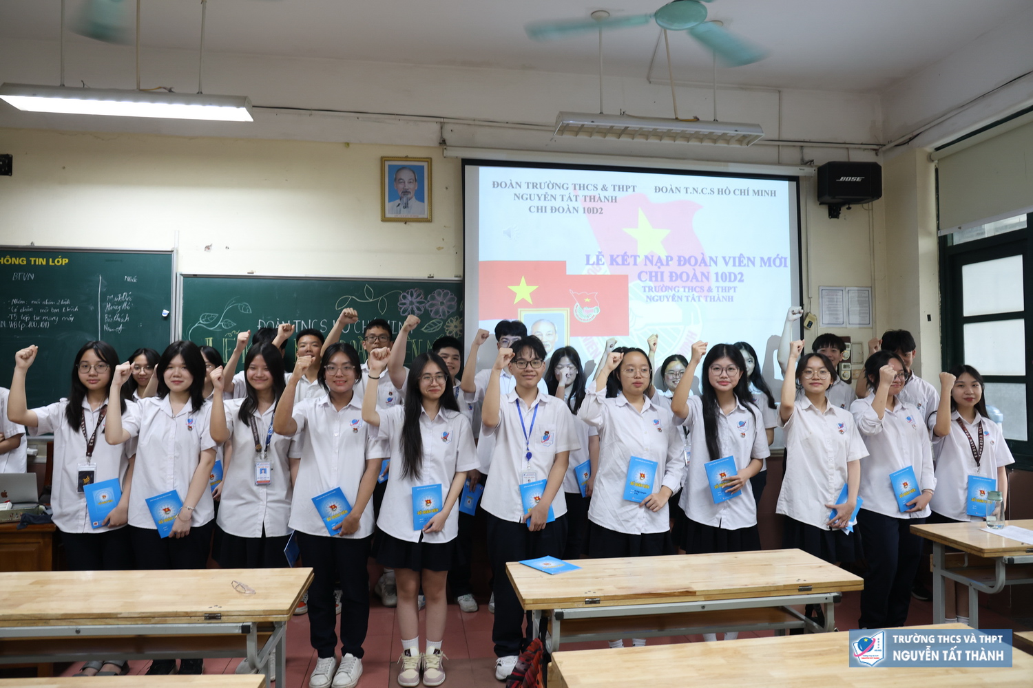 Lễ kết nạp Đoàn viên mới - Dấu mốc trưởng thành của thanh niên
