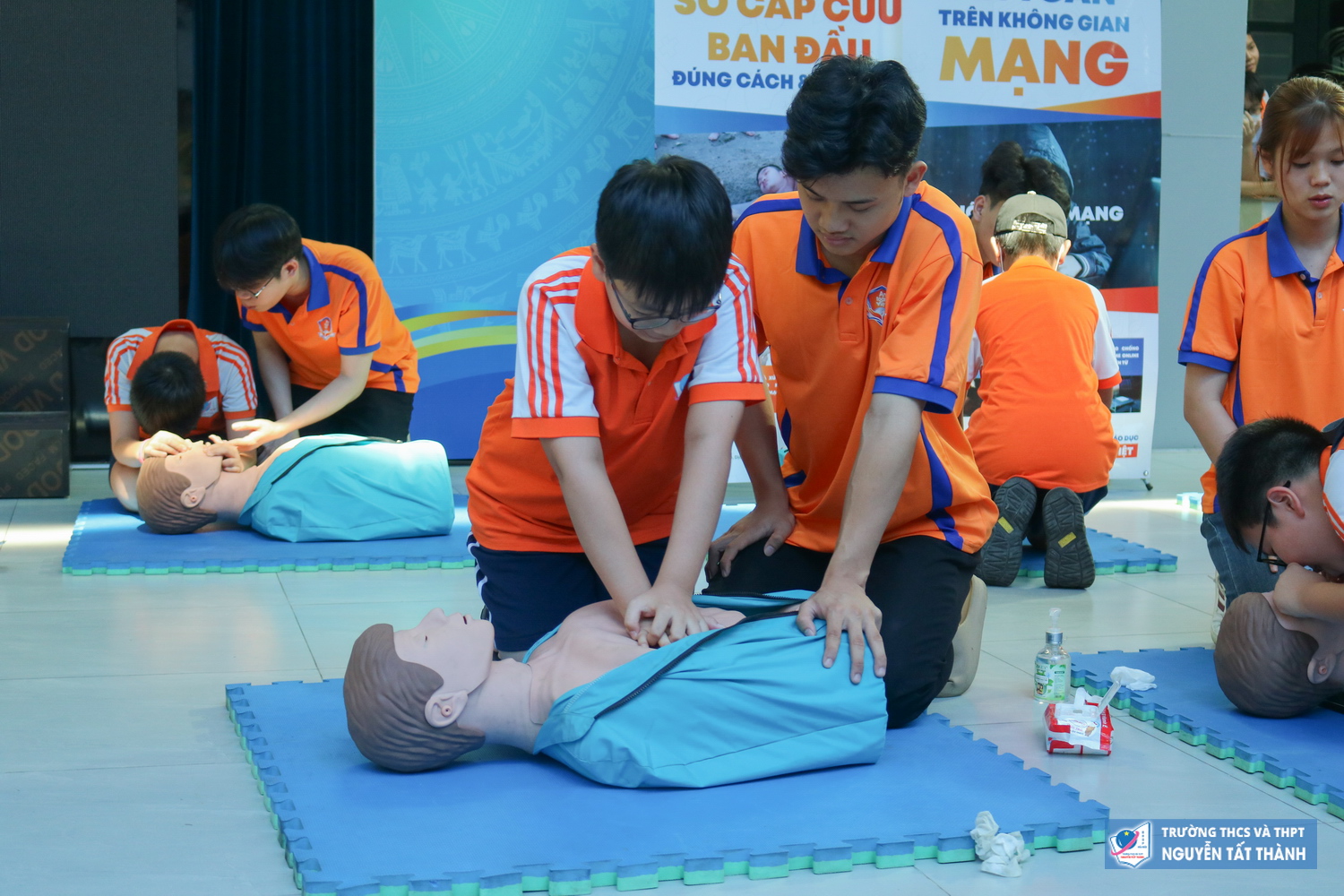 Tập huấn thực hành kĩ năng phòng chống tai nạn thương tích cho học sinh khối 6, khối 7