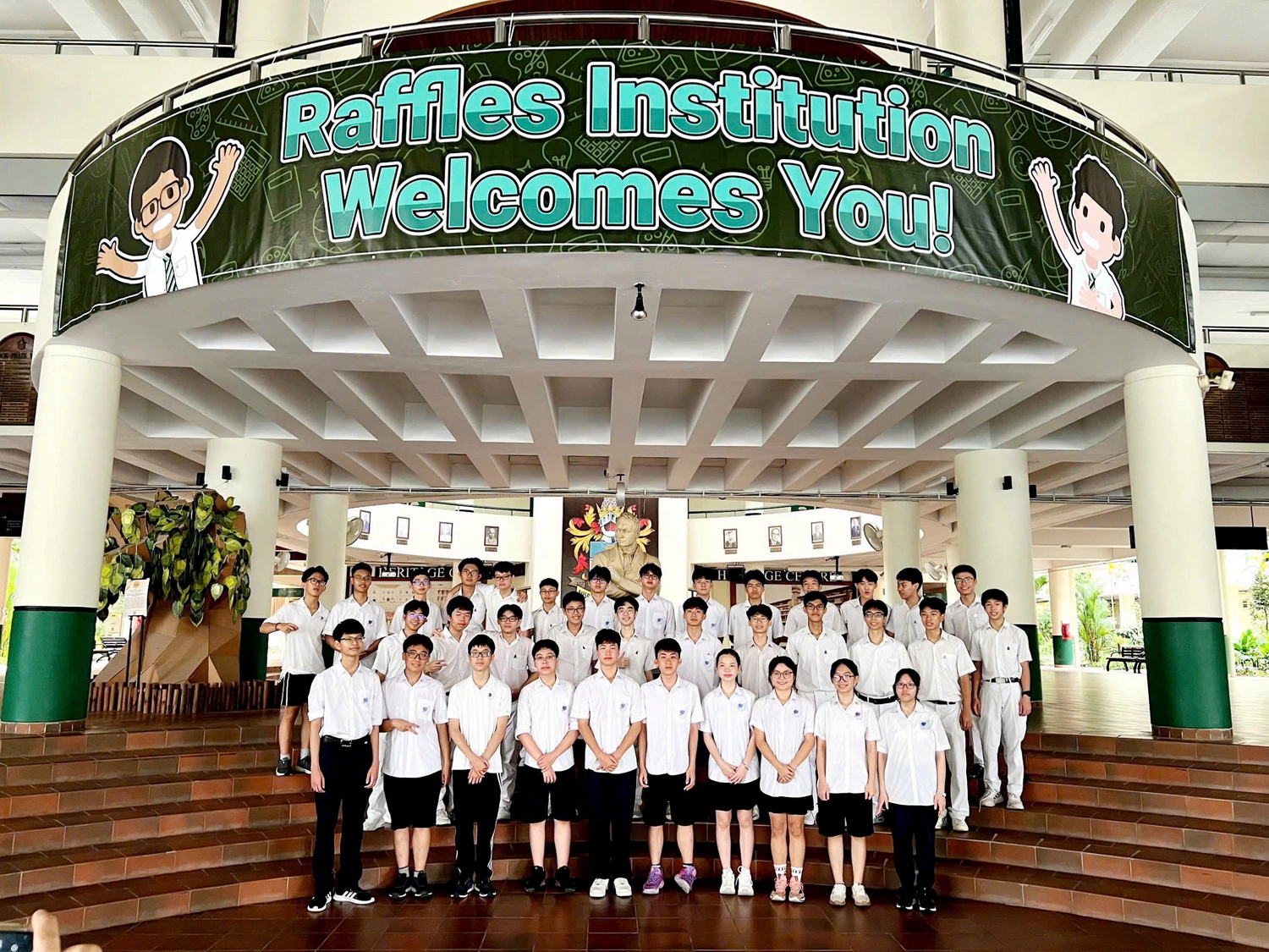 Chuyến giao lưu học tập đáng nhớ tại Raffles Institution - ngôi trường số 1 Singapore