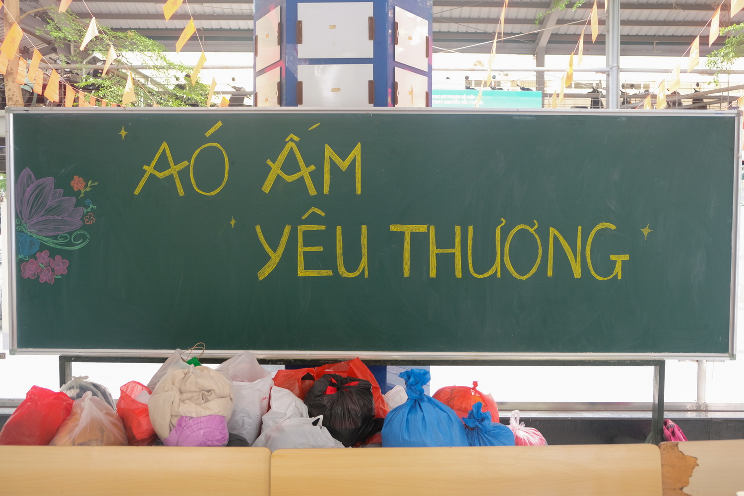Áo ấm yêu thương – Gửi hơi ấm từ trái tim đến trái tim