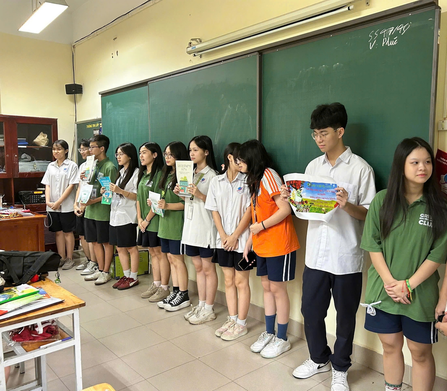 Trường THCS và THPT Nguyễn Tất Thành hưởng ứng “Ngày Chủ nhật xanh” lần thứ VI - năm 2025