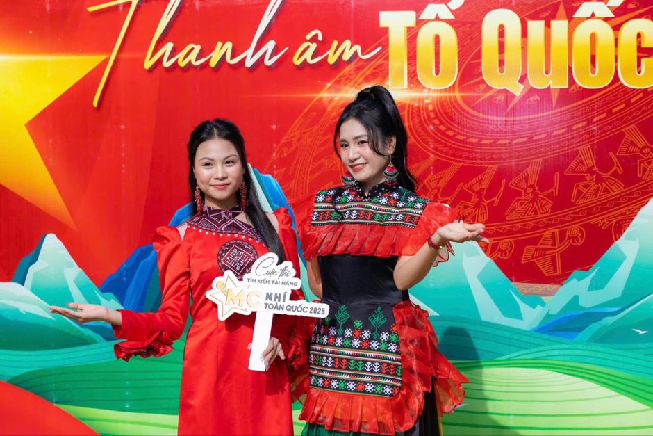 Cô bé 12 tuổi trường THCS & THPT Nguyễn Tất Thành xuất sắc giành Á quân MC nhí toàn quốc 2025