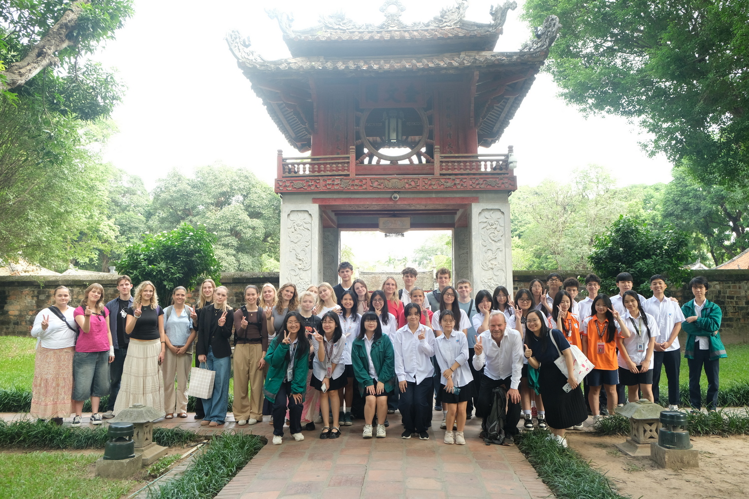 Cùng những người bạn đến từ Đan Mạch hòa mình vào nhịp sống Hà Nội