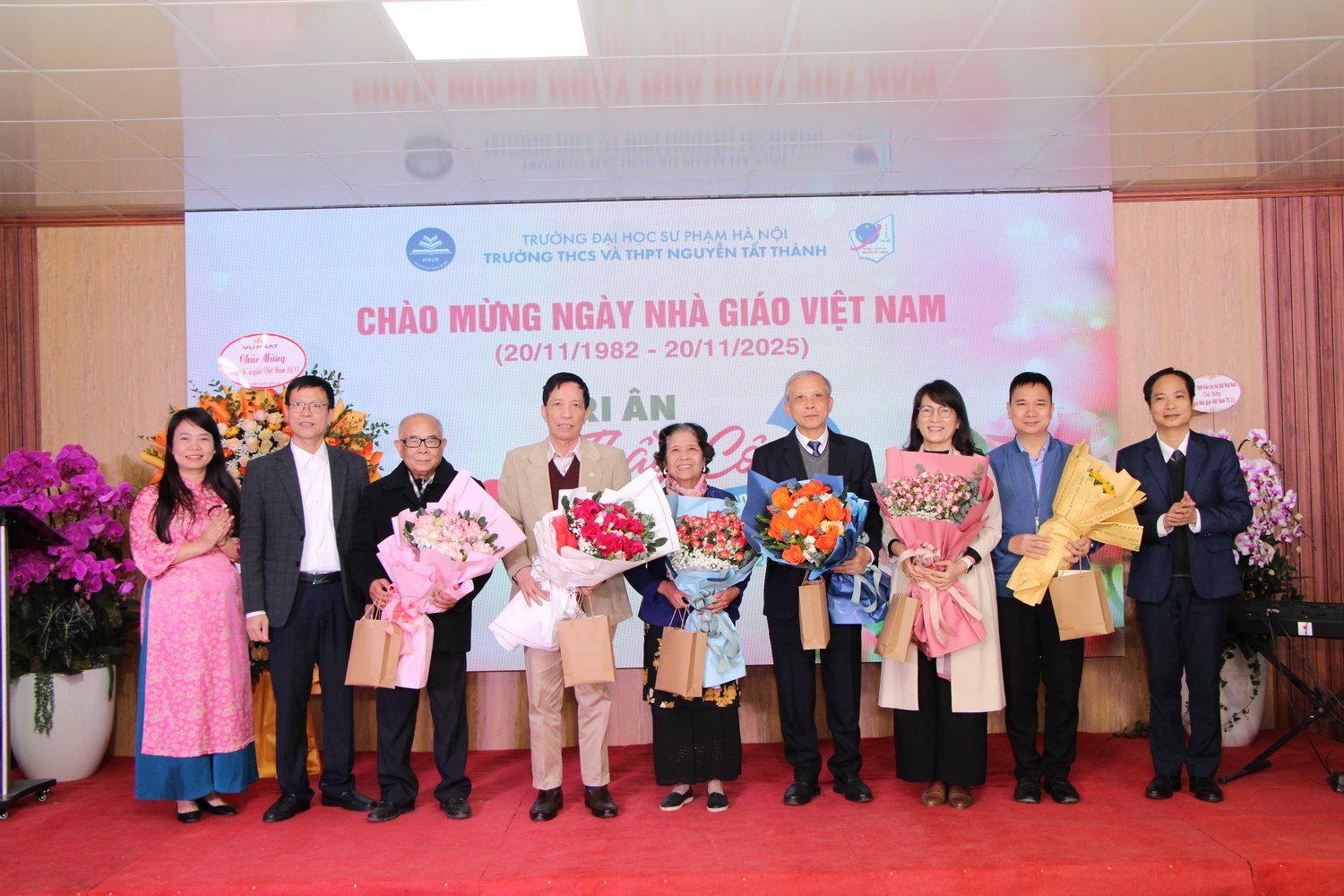 Trường THCS và THPT Nguyễn Tất Thành tổ chức lễ Tri ân nhân kỉ niệm ngày Nhà giáo Việt Nam 20/11