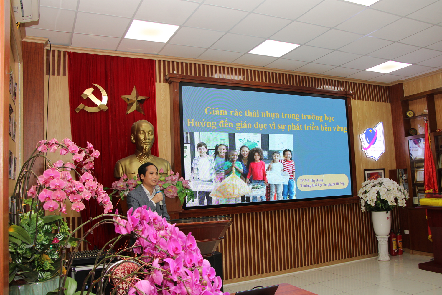 Lan tỏa ý thức bảo vệ môi trường qua buổi tập huấn phân loại rác tại Trường THCS và THPT Nguyễn Tất Thành