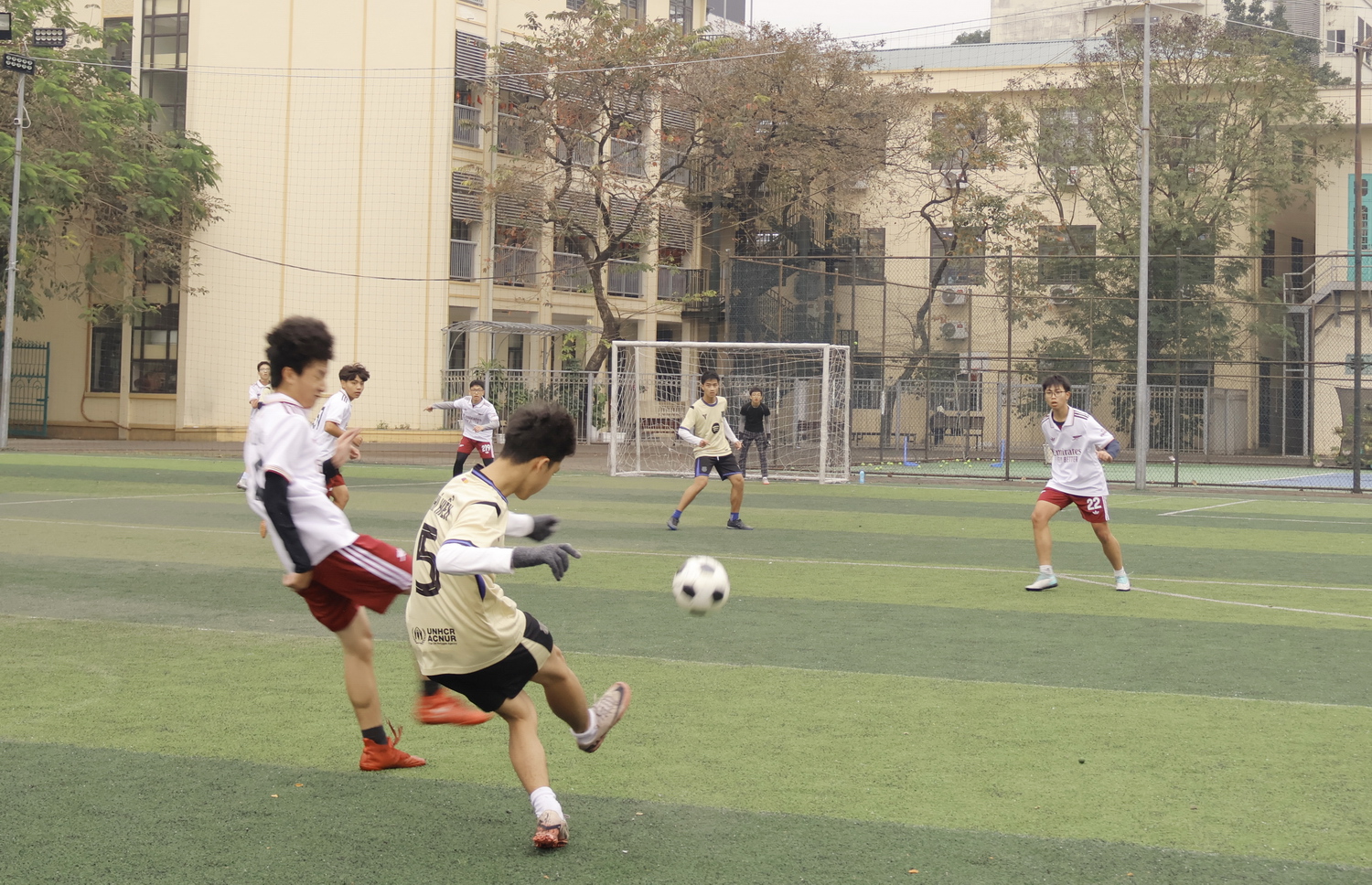 Bán kết Giải bóng đá Trường Nguyễn Tất Thành năm học 2025-2026: Cuộc viễn chinh tới ngôi vương