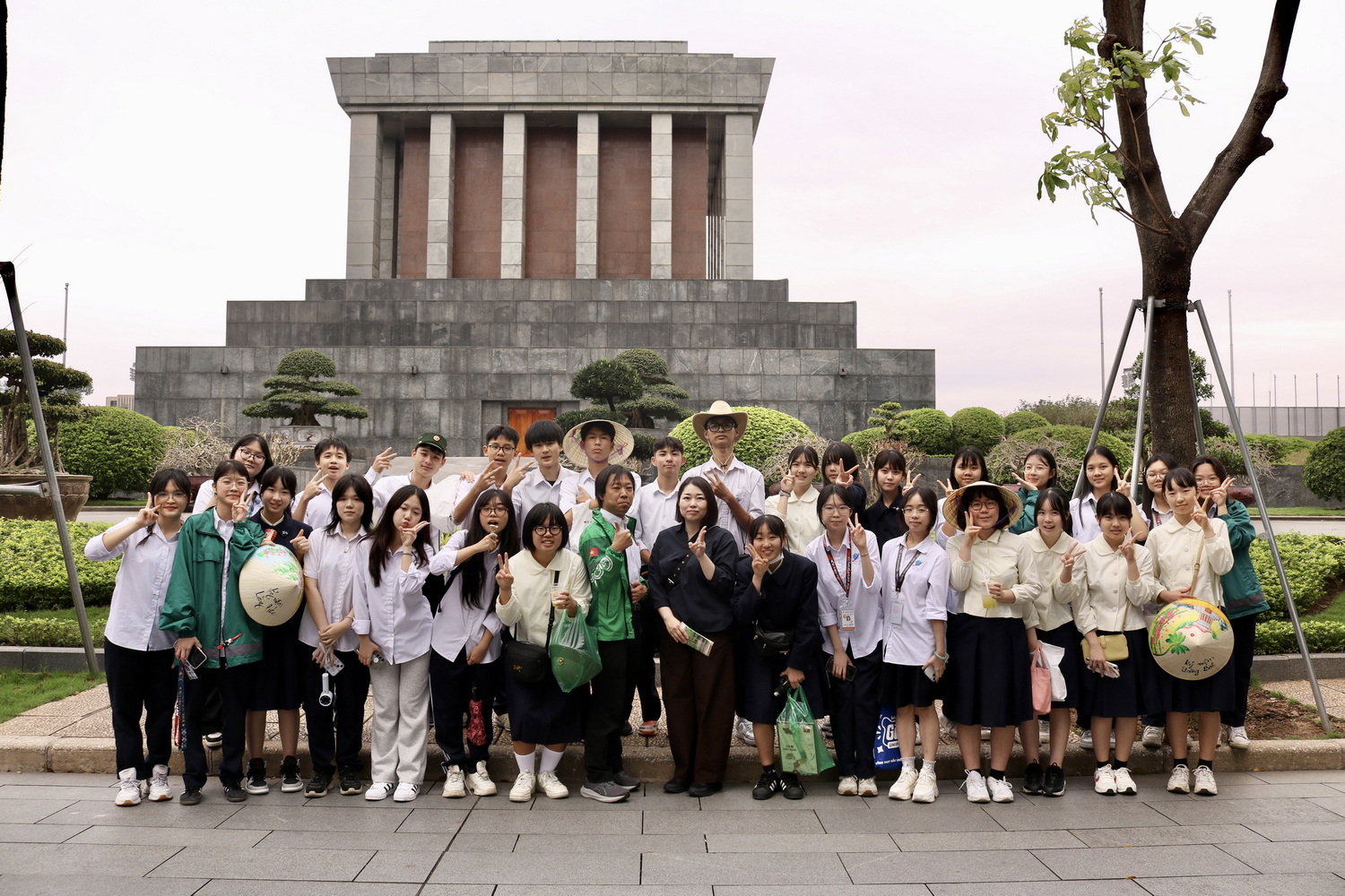 Một ngày trải nghiệm thú vị của đoàn học sinh trường Miyazaki Omiya