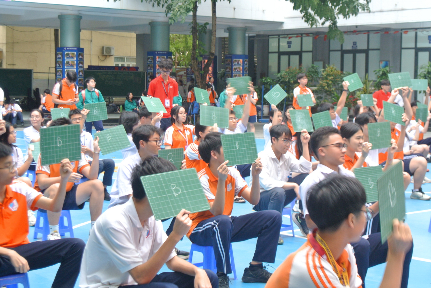 Rộn ràng sân trường Nguyễn Tất Thành với cuộc thi “Rung chuông vàng”