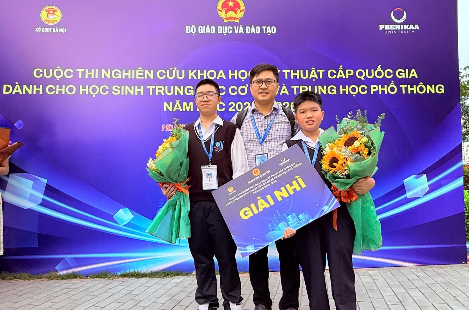 Hai học sinh Trường THCS và THPT Nguyễn Tất Thành ghi dấu ấn với giải Nhì tại cuộc thi Nghiên cứu Khoa học Kỹ thuật cấp Quốc gia năm học 2025-2026