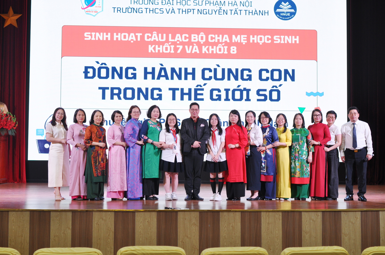 Sinh hoạt CLB Cha mẹ học sinh khối 7, 8: Hành trang cho con bước vào thế giới số