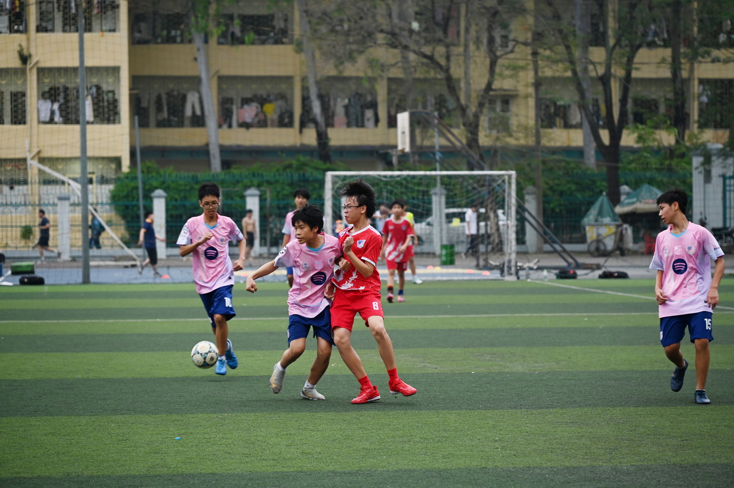 Bản lĩnh sân cỏ viết nên câu chuyện chiến thắng