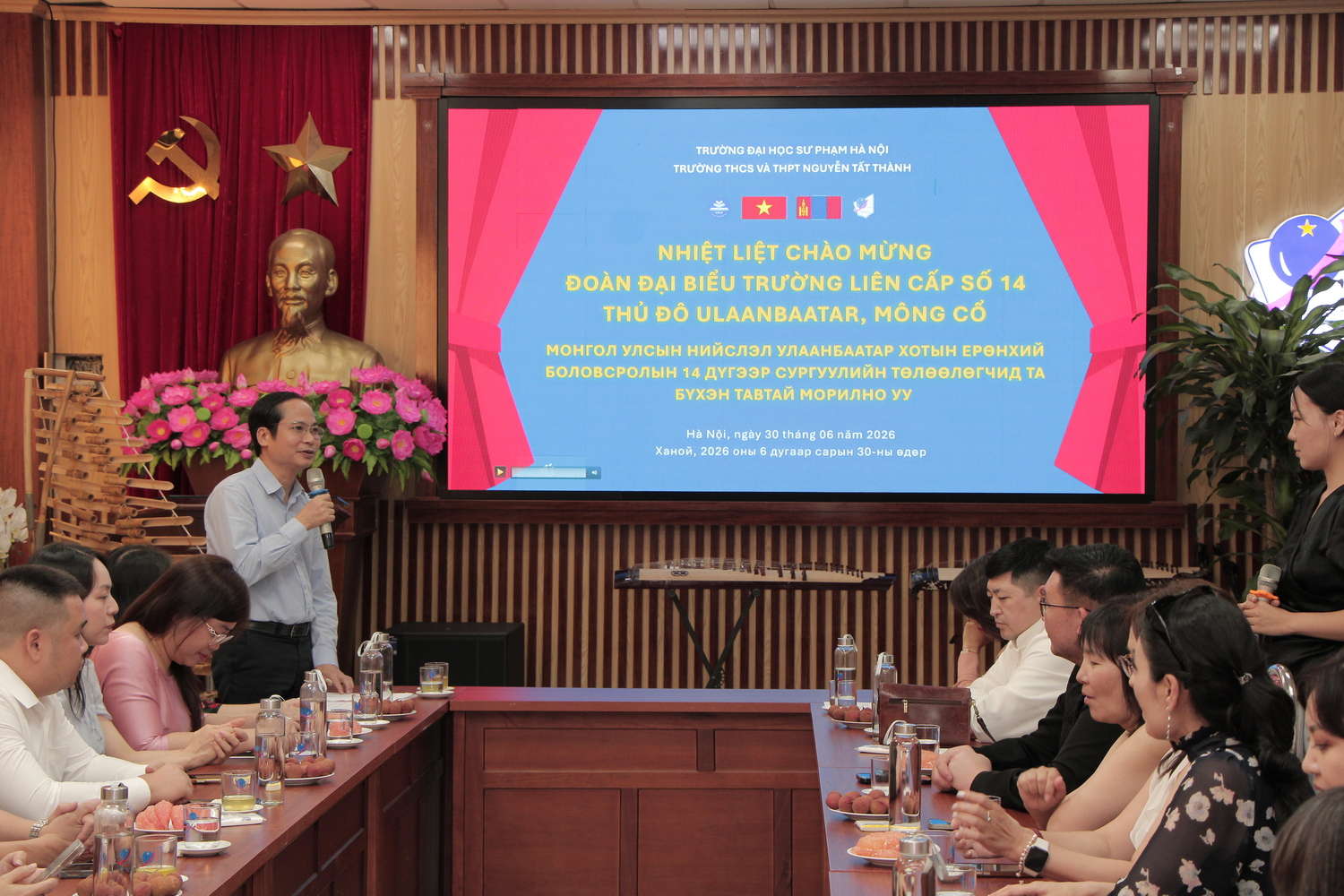Cuộc hội ngộ sau 14 năm giữa Trường Trung học số 14 mang tên Bác Hồ (Mông Cổ) và Trường THCS&THPT Nguyễn Tất Thành