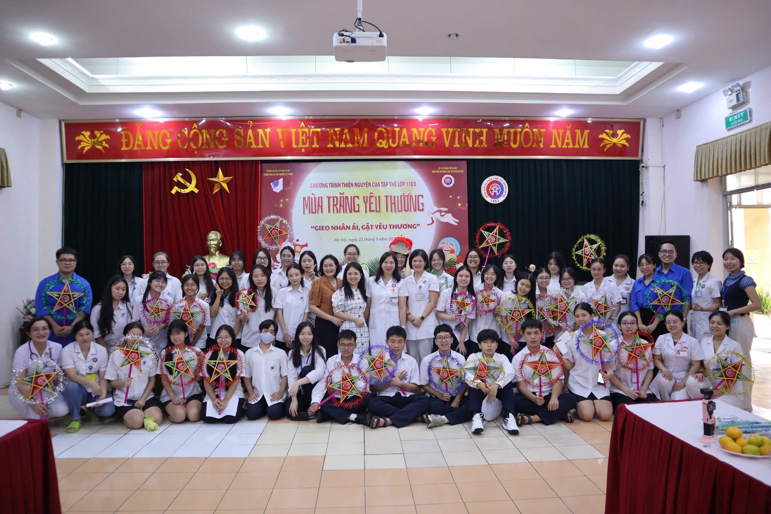 Cùng 11D3 mang những yêu thương nhỏ làm nên mùa trăng ấm áp