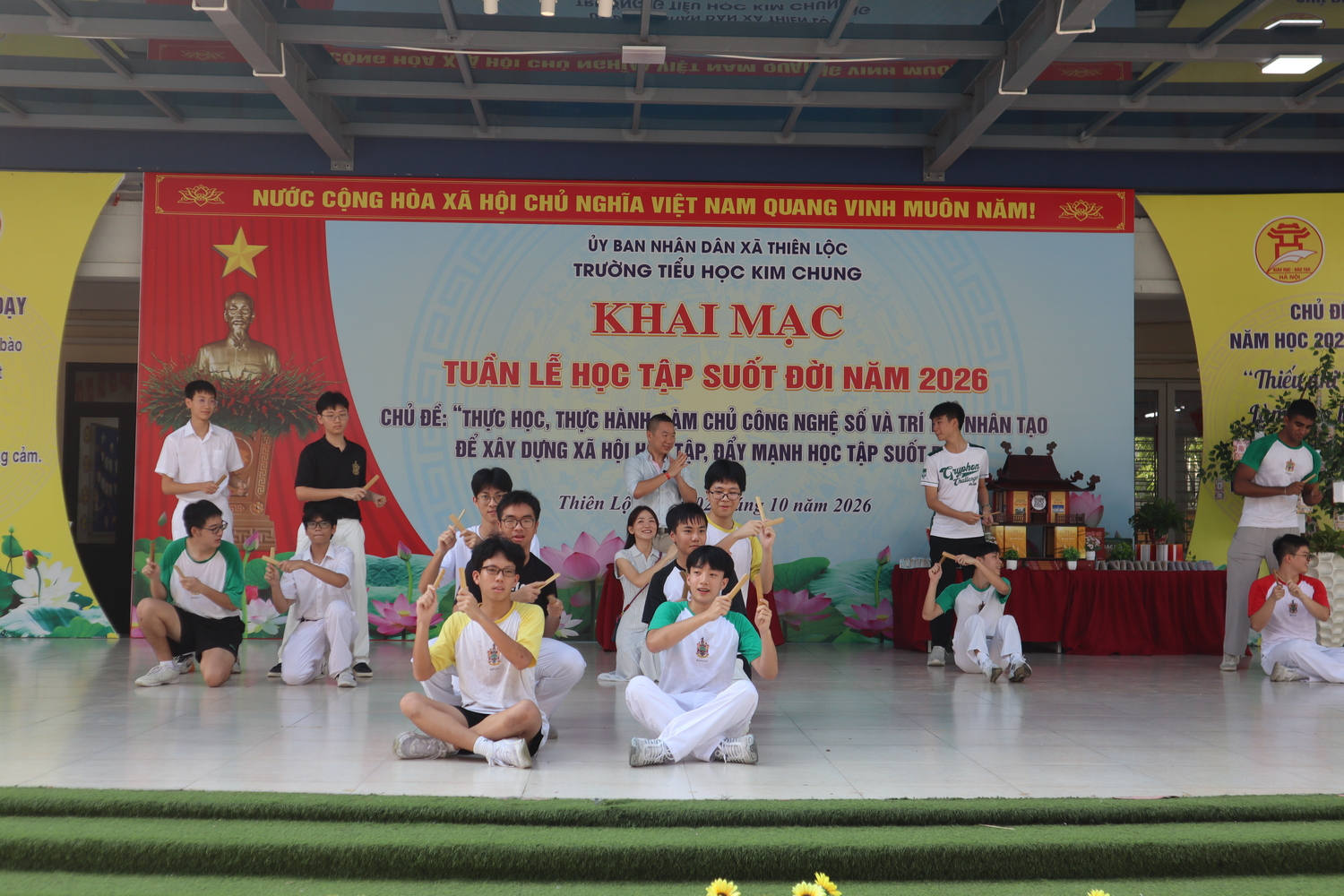 Cùng học sinh Trường THCS và THPT Nguyễn Tất Thành và Raffles Institution lan tỏa tri thức, sẻ chia yêu thương tại Trường Tiểu học Kim Chung